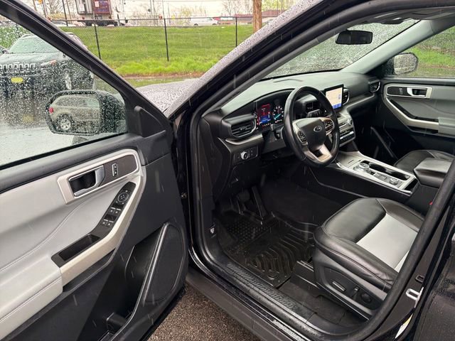 Certified 2022 Ford Explorer XLT w/ Equipment Group 202A AWD/4WD image 35
