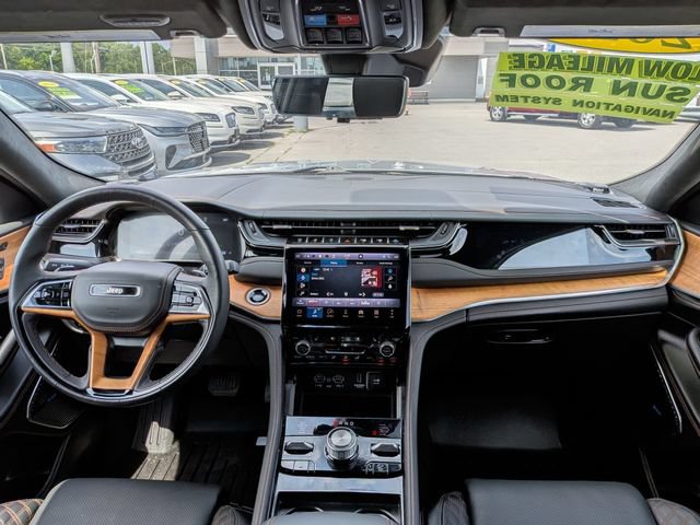 Used 2025 Jeep Grand Cherokee L Summit AWD/4WD image 17