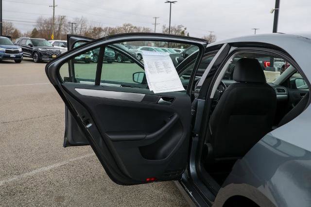 Used 2017 Volkswagen Jetta SE image 19