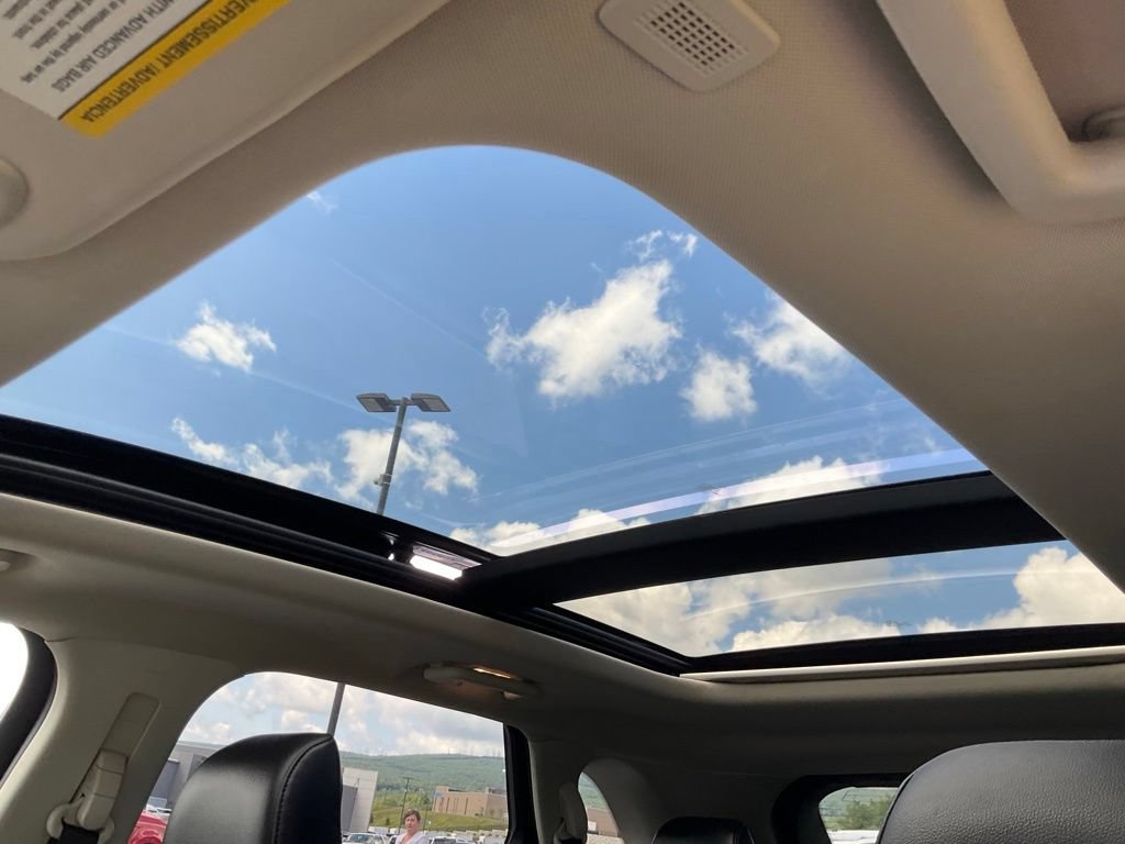 Certified 2023 Ford Edge SEL w/ Convenience Package AWD/4WD image 3