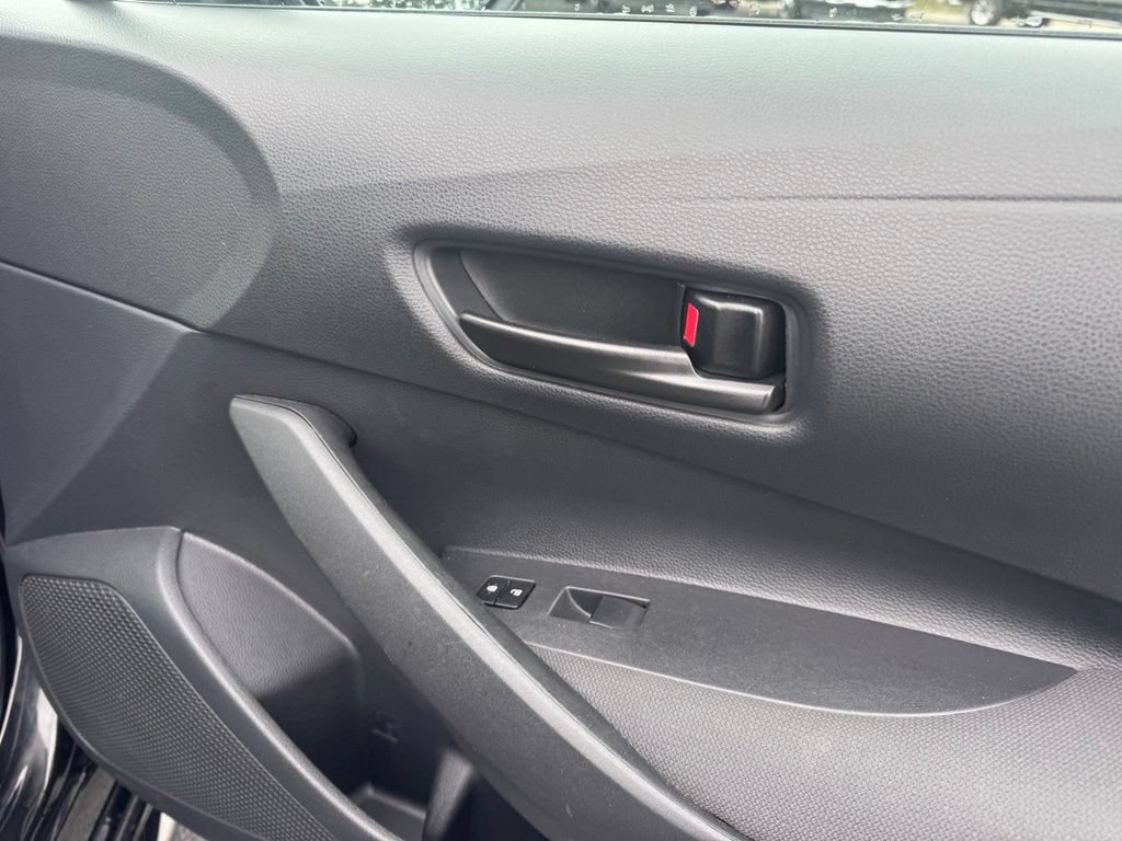 Used 2025 Toyota Corolla LE FWD image 13