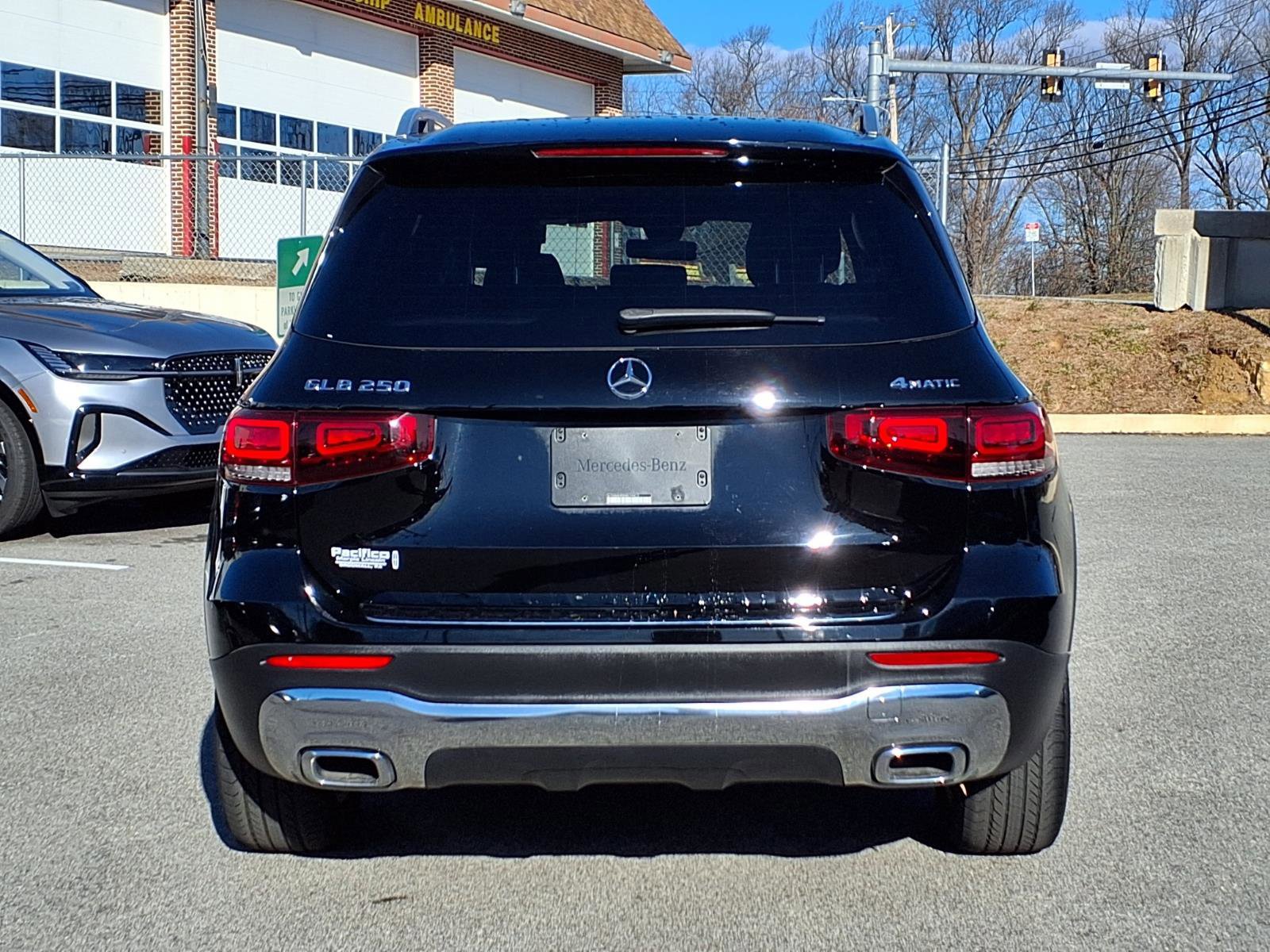 Used 2021 Mercedes-Benz GLB 250 4MATIC image 4