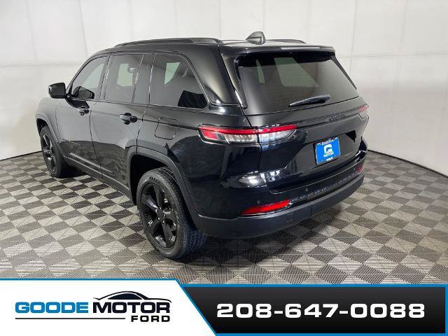 Used 2023 Jeep Grand Cherokee Altitude AWD/4WD image 5