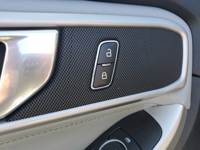 Certified 2022 Ford Explorer XLT w/ Equipment Group 202A image 17