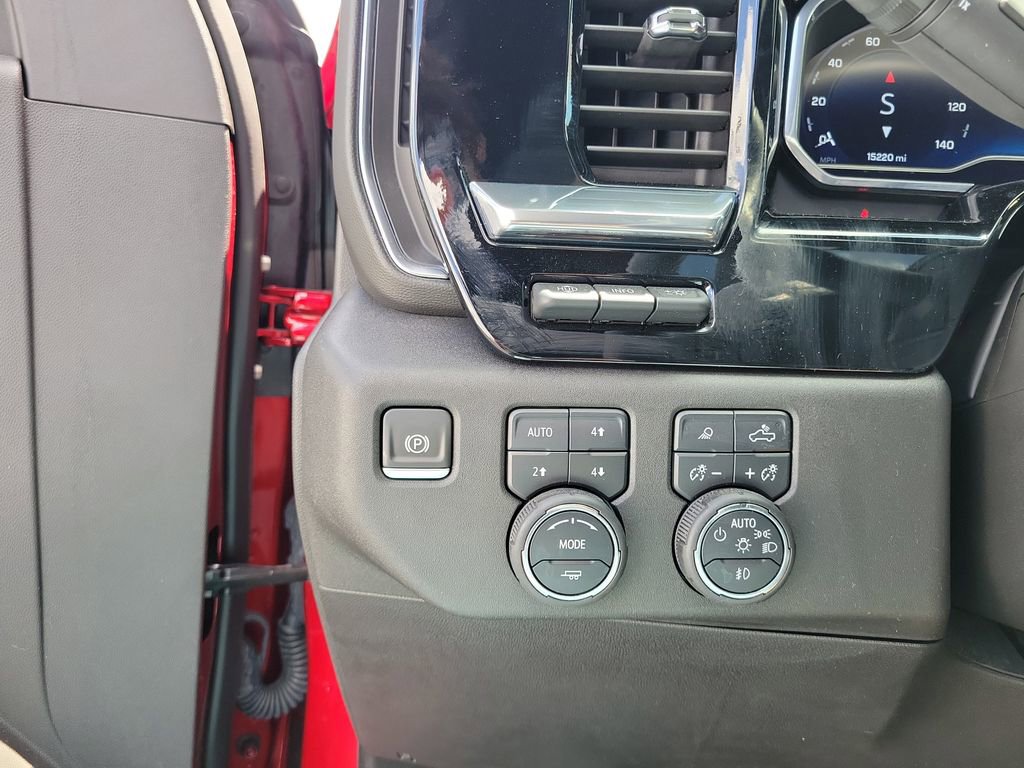 Used 2025 Chevrolet Silverado 1500 High Country w/ Technology Package AWD/4WD image 22