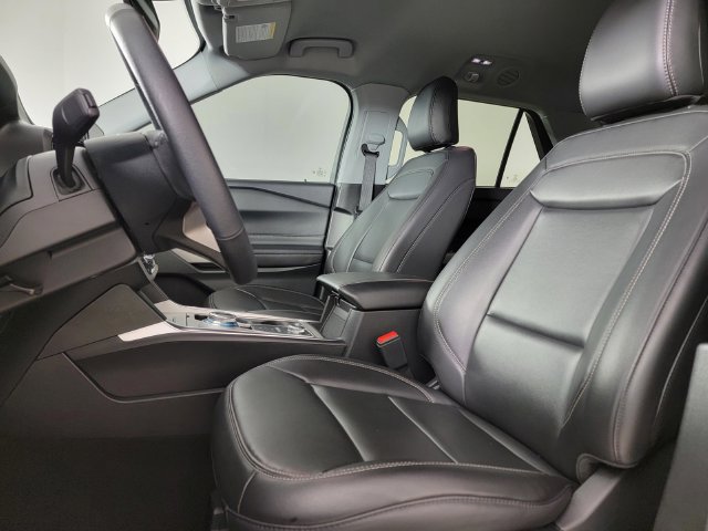 Certified 2024 Ford Explorer XLT w/ Equipment Group 202A AWD/4WD image 13