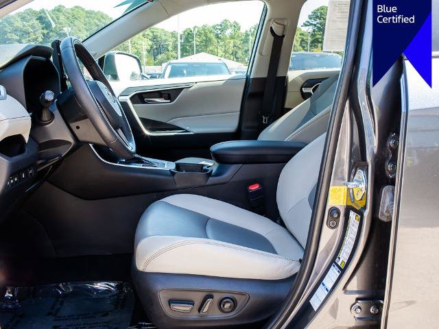 Used 2023 Toyota RAV4 XLE Premium AWD/4WD image 17