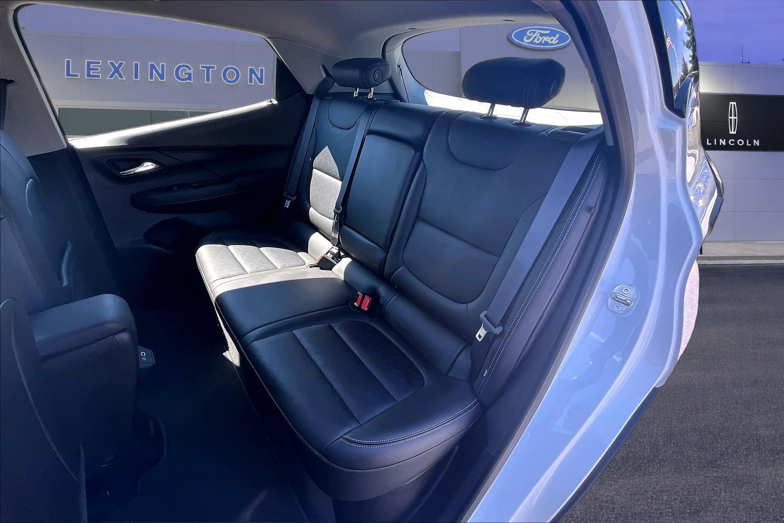 Used 2023 Chevrolet Bolt LT w/ Infotainment Package FWD image 22