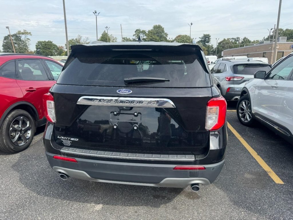 Certified 2024 Ford Explorer Limited RWD image 5