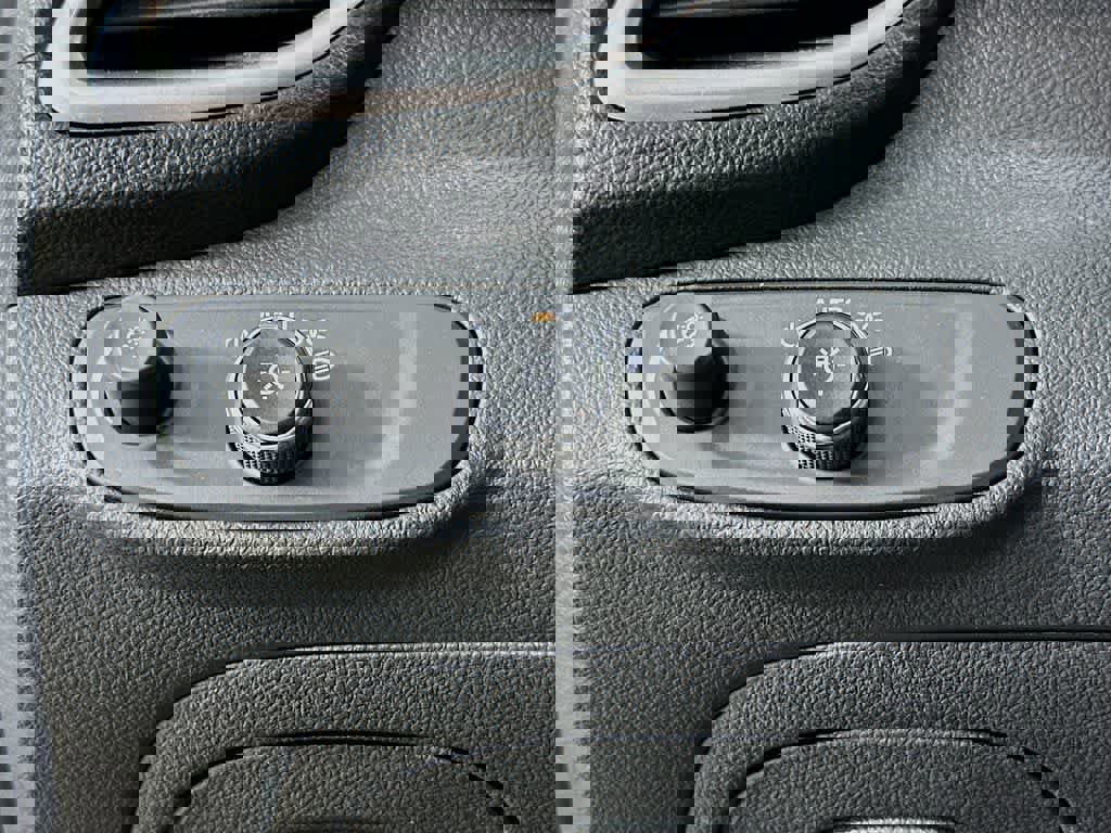 Used 2021 Chevrolet Trax LT w/ Driver Confidence Package image 26