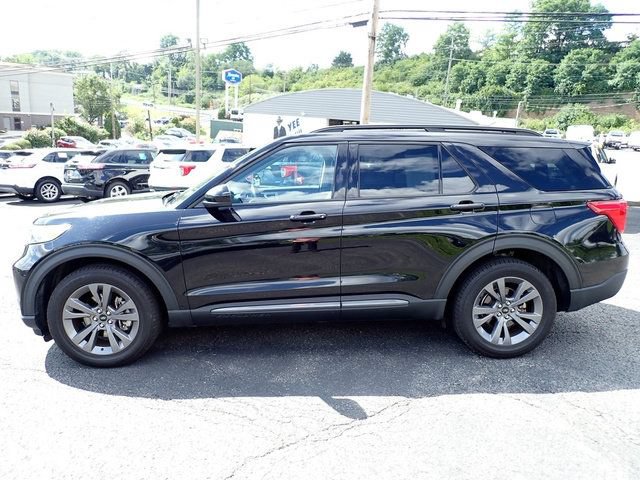 Certified 2022 Ford Explorer XLT w/ Equipment Group 202A AWD/4WD image 2