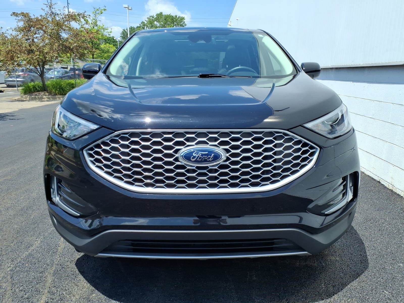 Certified 2023 Ford Edge SEL w/ Convenience Package AWD/4WD image 2