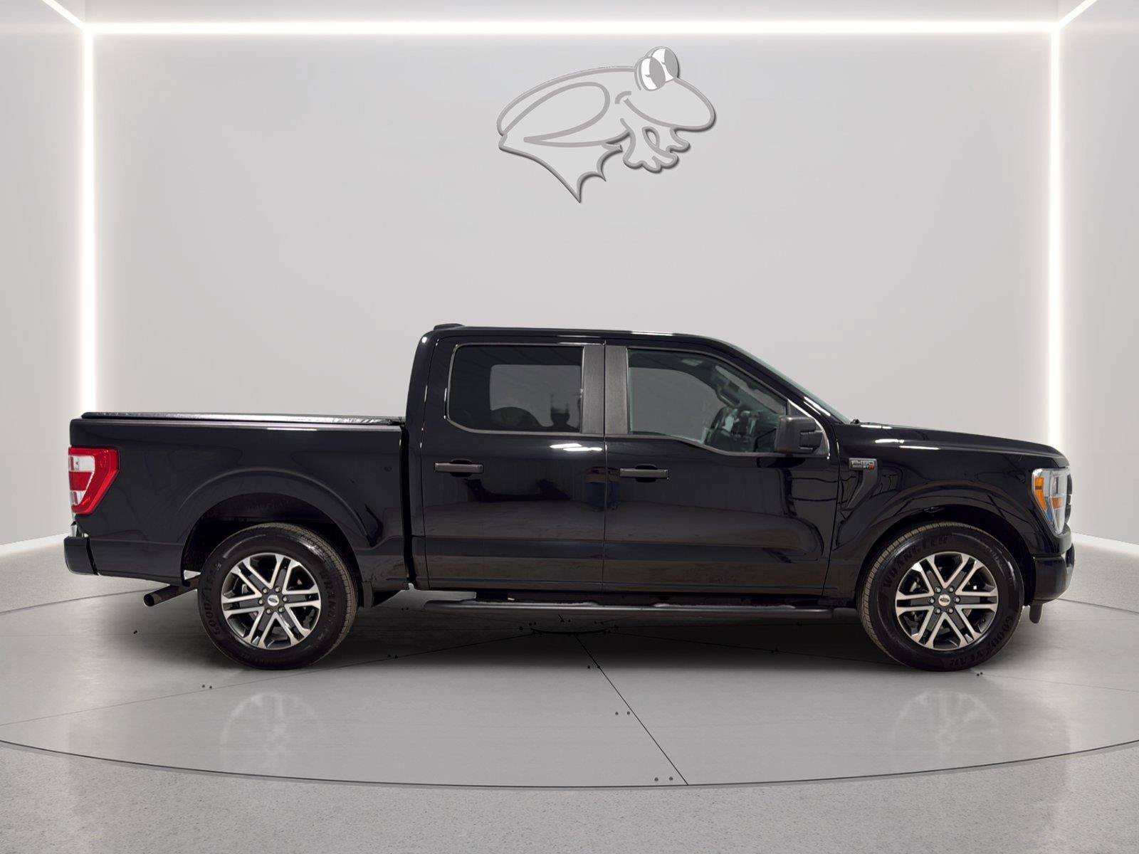 Certified 2022 Ford F150 XL w/ STX Appearance Package RWD image 6