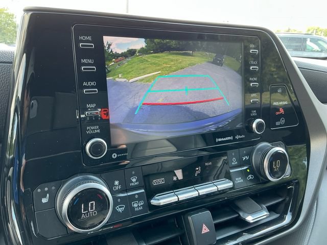Used 2021 Toyota Highlander XLE AWD/4WD image 22