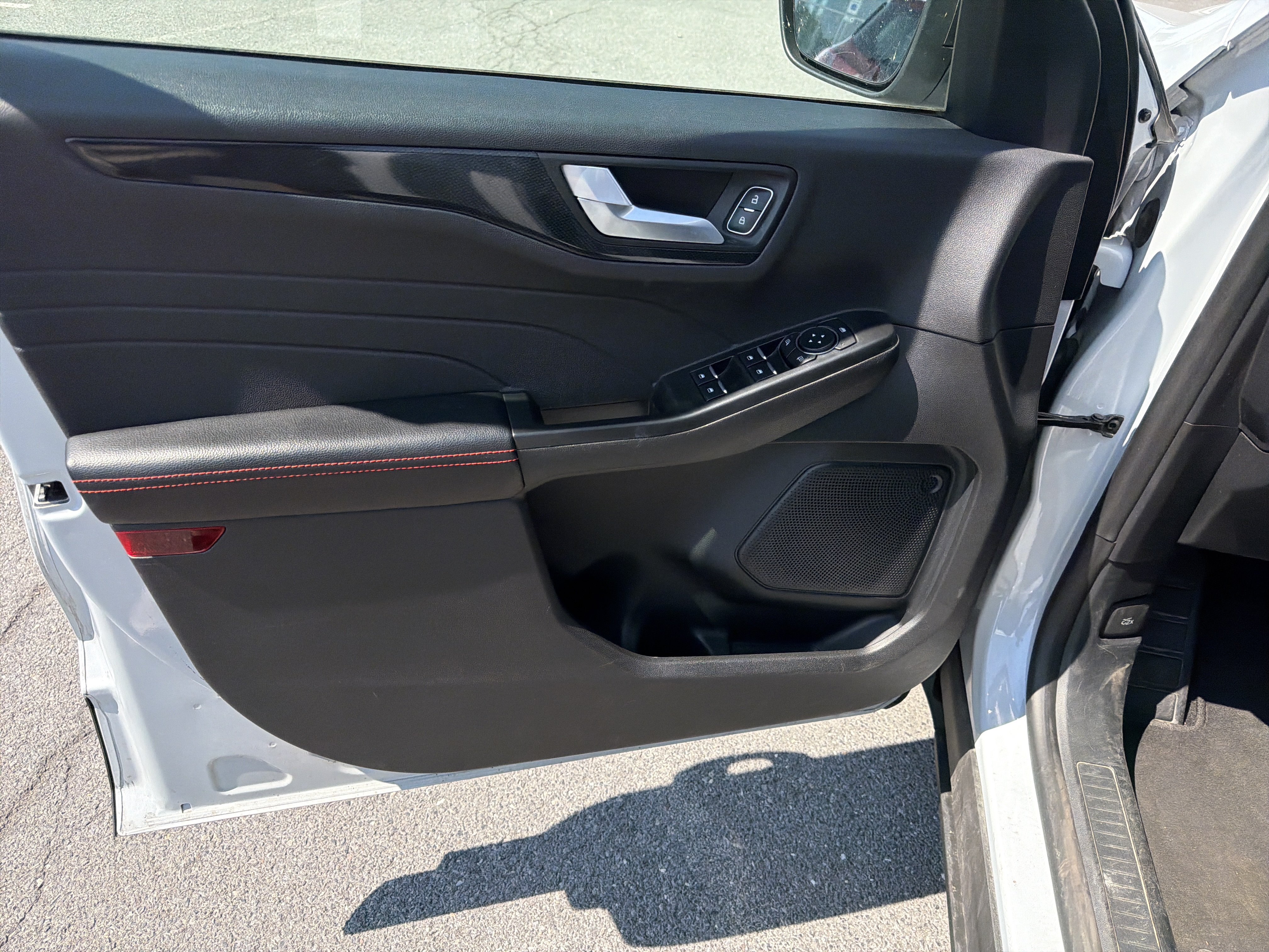 Certified 2025 Ford Escape ST-Line AWD/4WD image 15