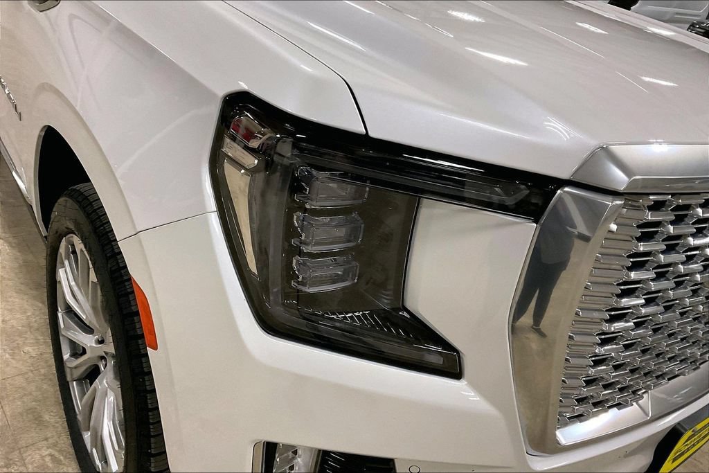 Used 2023 GMC Yukon Denali w/ LPO, Floor Liner Package AWD/4WD image 28