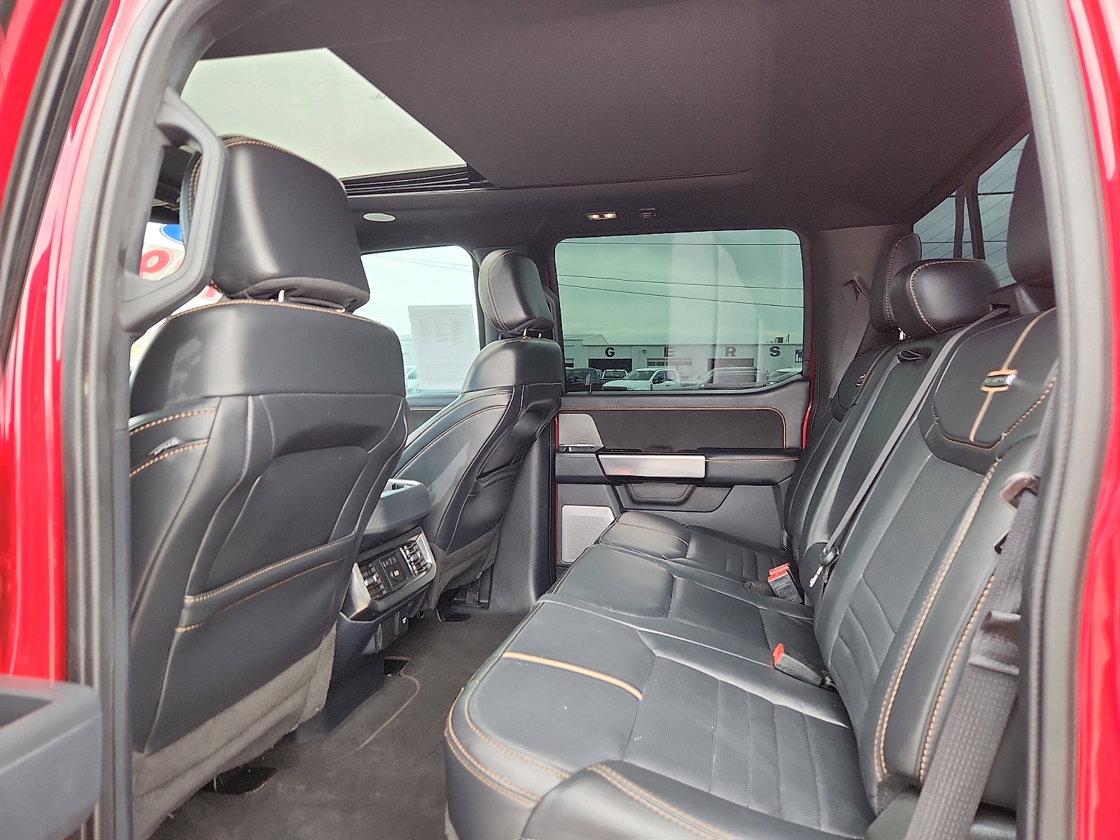 Certified 2023 Ford F250 Platinum w/ FX4 Off-Road Package AWD/4WD image 9