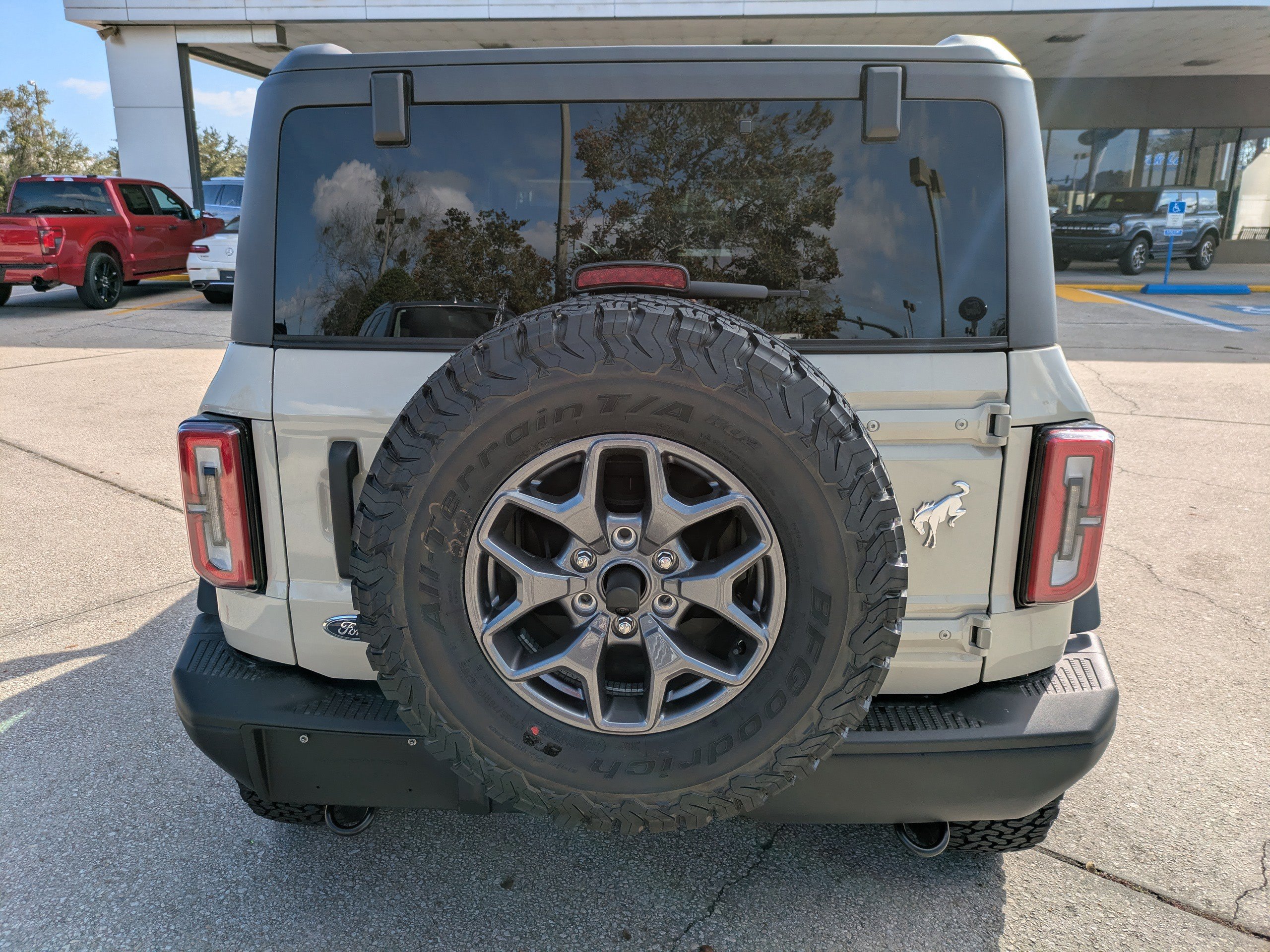 Certified 2025 Ford Bronco Badlands image 4