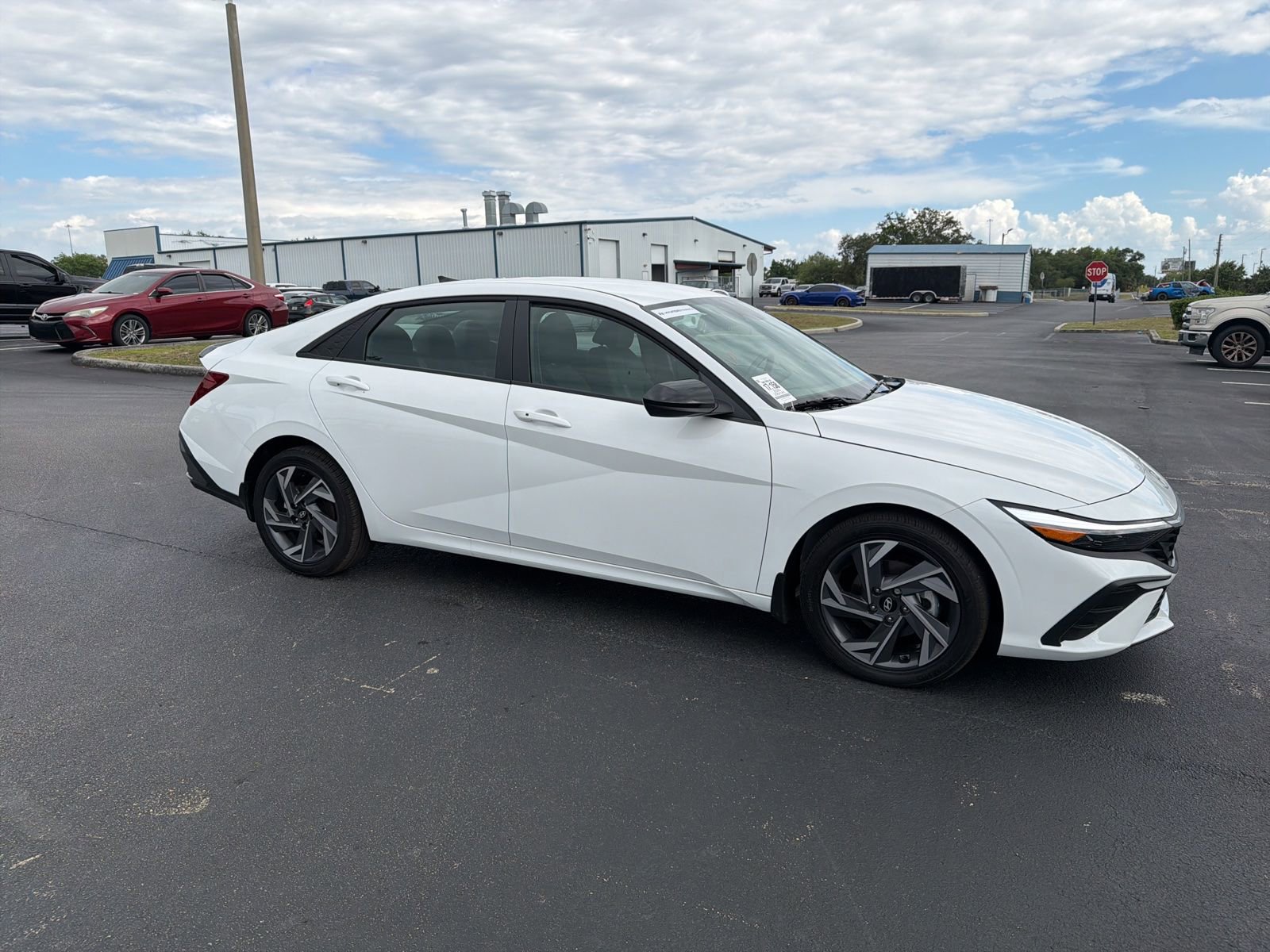Used 2025 Hyundai Elantra Sport w/ Cargo Package FWD image 2