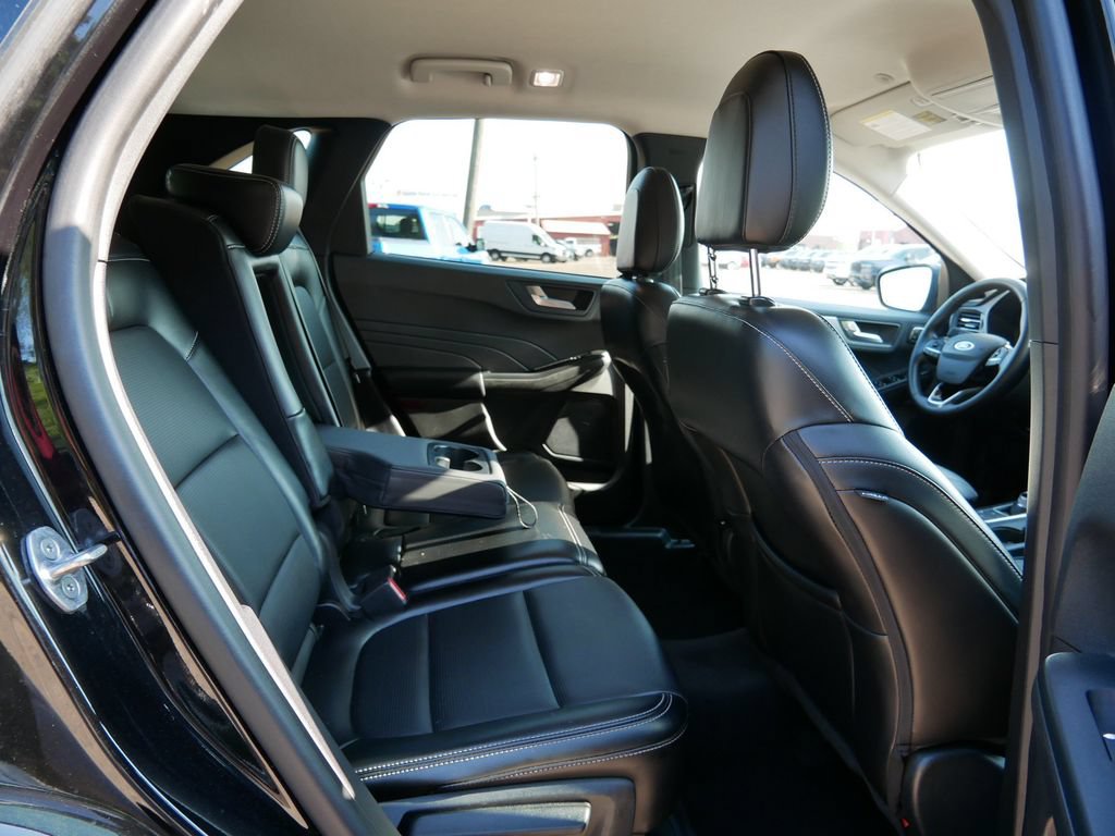 Certified 2024 Ford Escape Platinum AWD/4WD image 9
