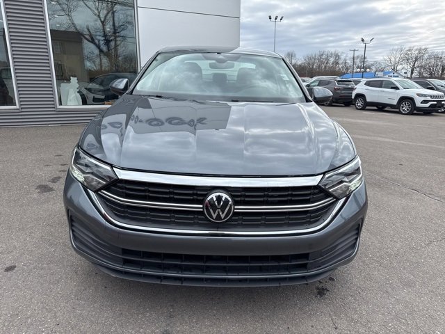 Used 2024 Volkswagen Jetta SE image 3