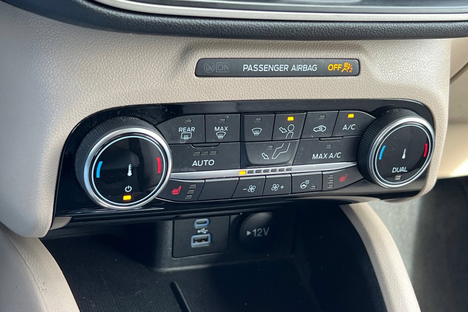 Certified 2022 Ford Escape SE w/ SE Sport Appearance Package AWD/4WD image 23