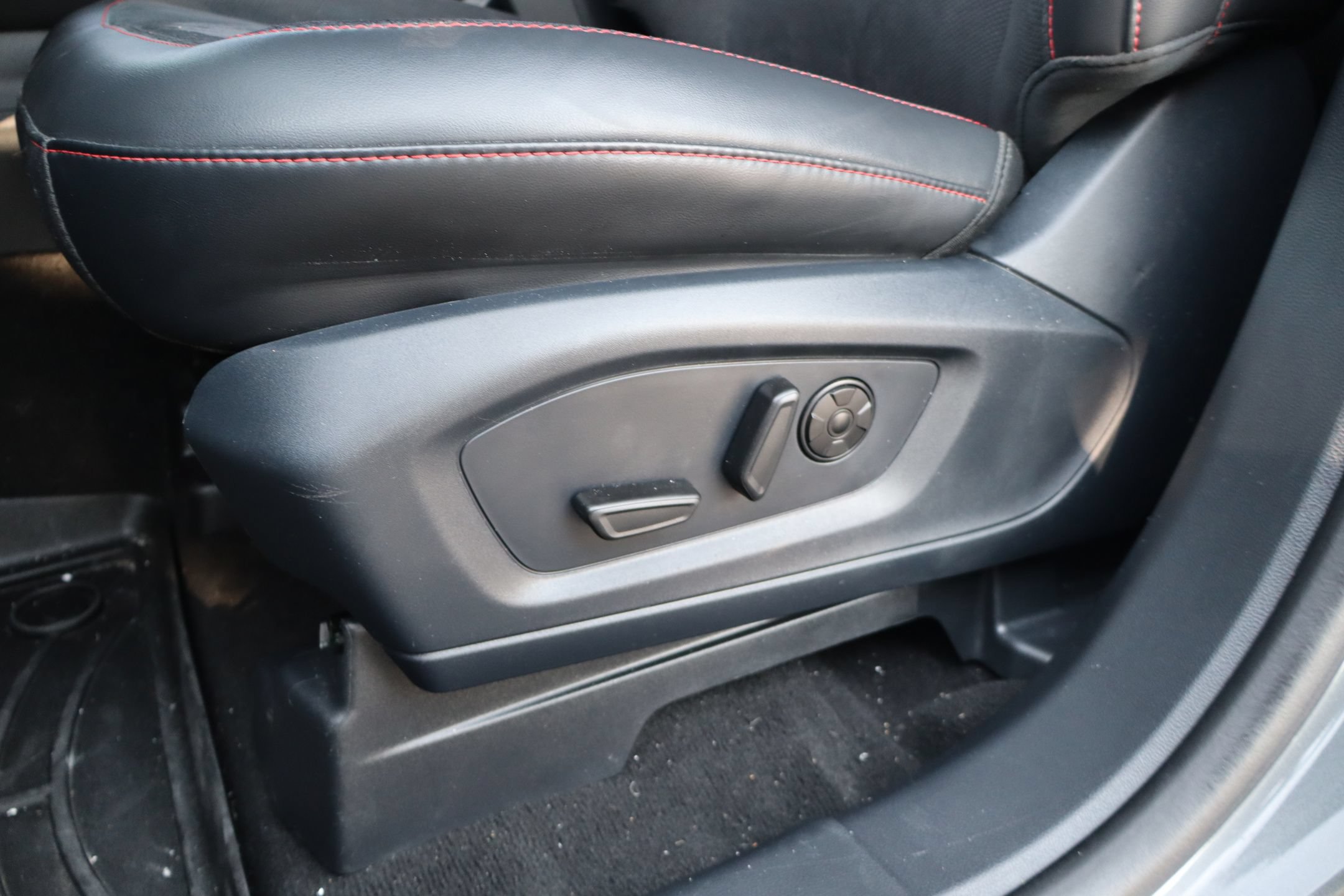 Certified 2025 Ford Explorer ST AWD/4WD image 15