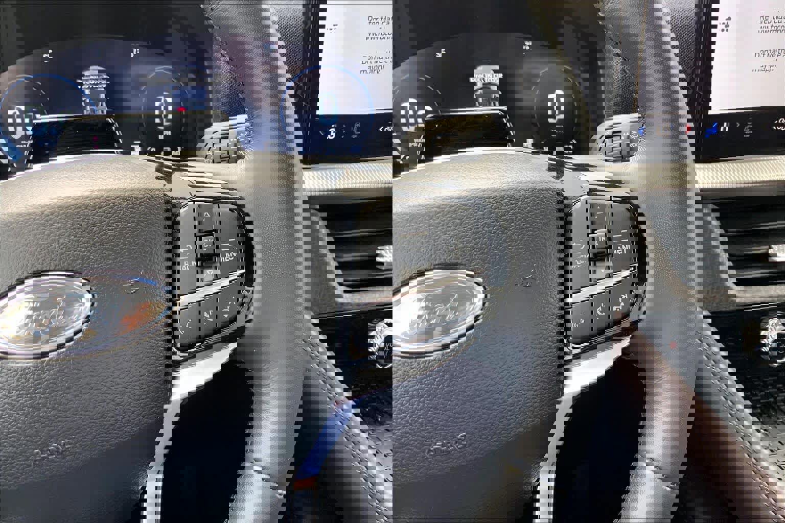 Certified 2025 Ford Explorer Platinum AWD/4WD image 25