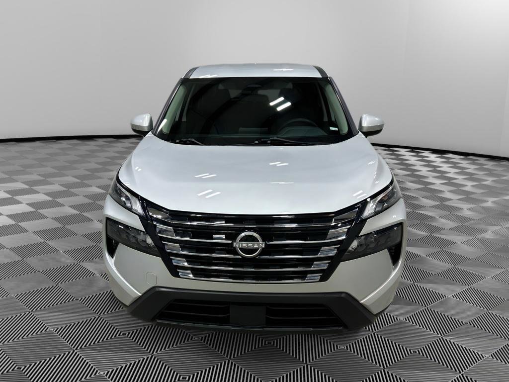 Used 2024 Nissan Rogue S FWD image 2