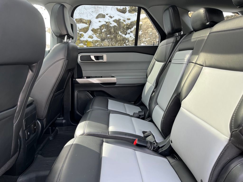 Certified 2022 Ford Explorer XLT w/ Equipment Group 202A image 12