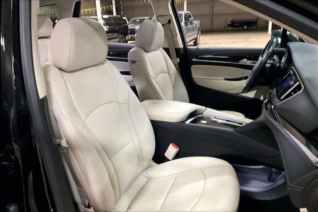 Used 2024 Buick Enclave Essence w/ Experience Buick Package AWD/4WD image 7