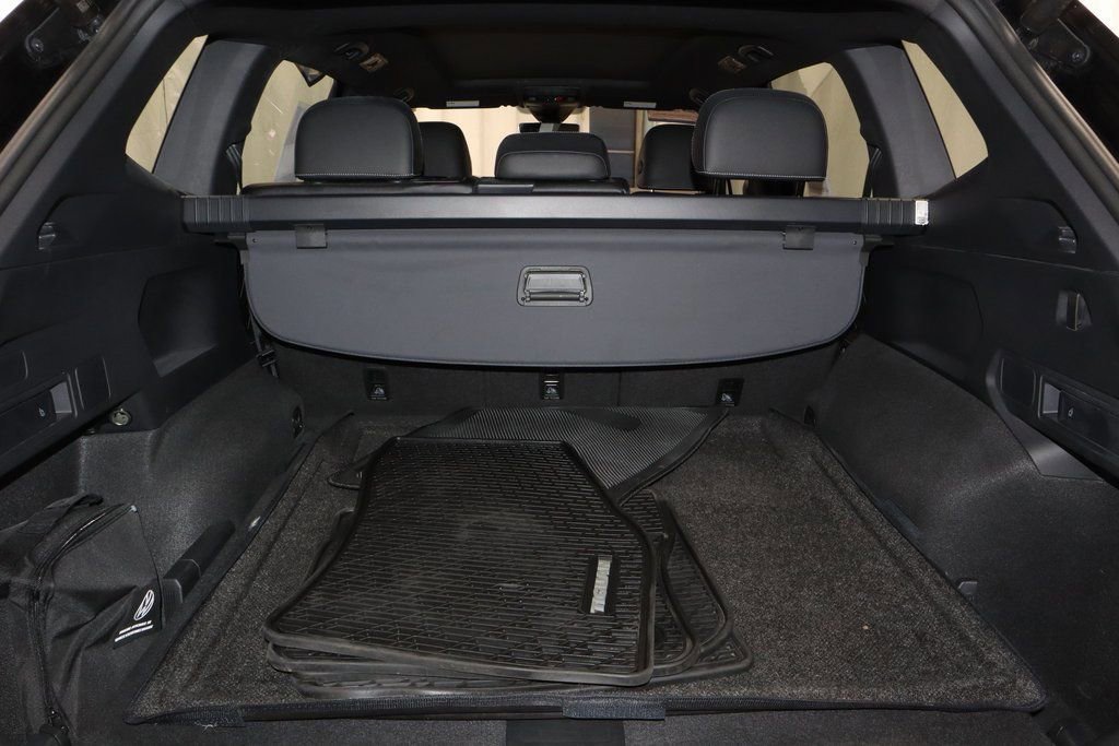 Used 2024 Volkswagen Tiguan SEL R-Line image 17