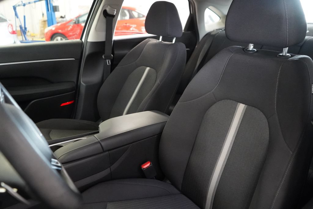 Used 2025 Hyundai Sonata SEL FWD image 16