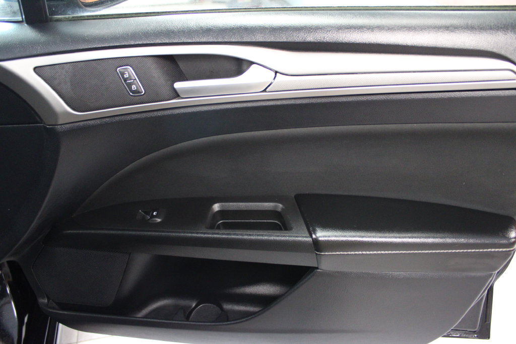 Certified 2020 Ford Fusion SE FWD image 43