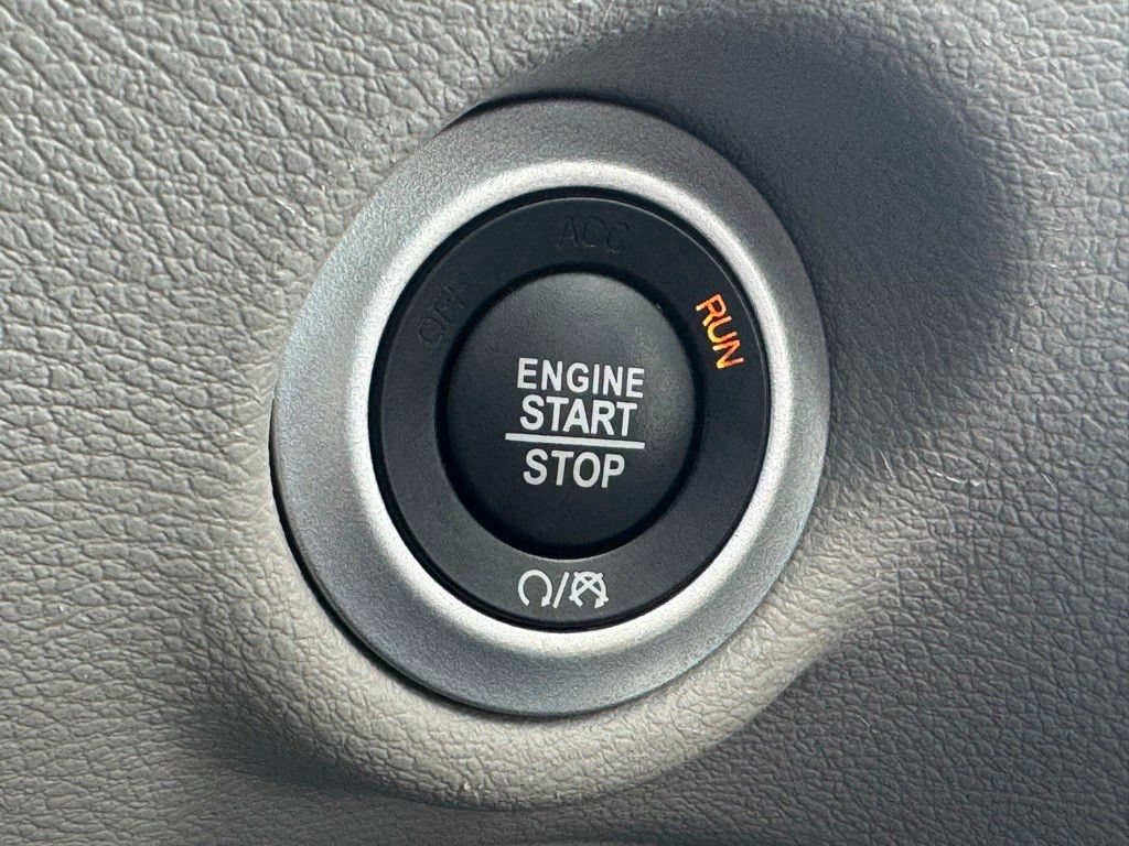 Used 2024 Chrysler Pacifica Touring-L FWD image 31
