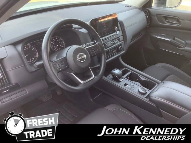 Used 2023 Nissan Pathfinder S image 10
