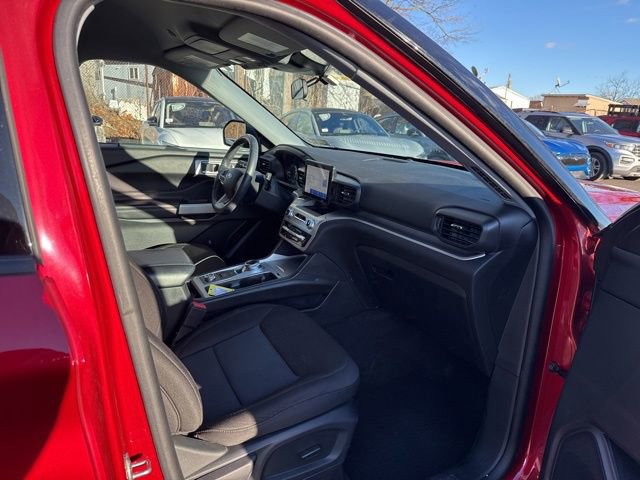 Certified 2022 Ford Explorer XLT w/ Class IV Trailer Tow Package image 11