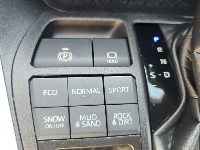 Used 2022 Toyota RAV4 LE AWD/4WD image 21