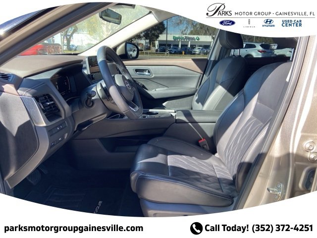 Used 2022 Nissan Rogue Platinum w/ Head-Up Display Package image 12