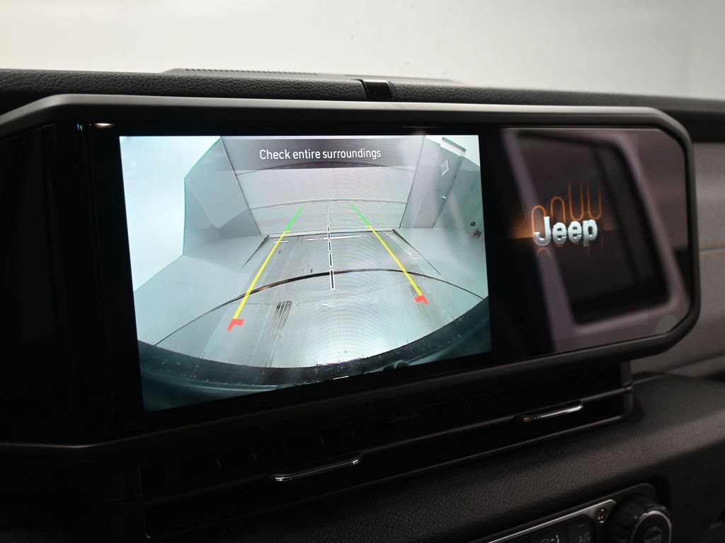 Used 2025 Jeep Wrangler Sport image 39