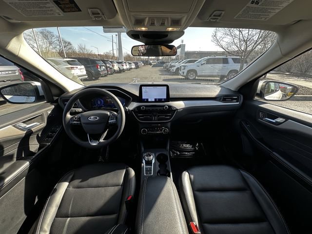 Certified 2022 Ford Escape SEL w/ Technology Package image 9