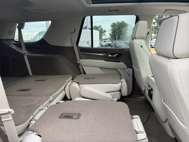 Used 2021 GMC Yukon Denali w/ Denali Premium Package AWD/4WD image 39