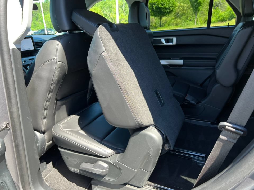 Certified 2023 Ford Explorer XLT w/ Equipment Group 202A AWD/4WD image 5