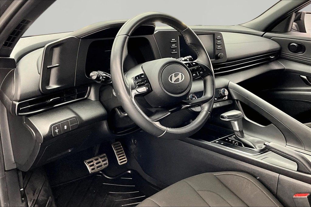 Used 2025 Hyundai Elantra Sport FWD image 14