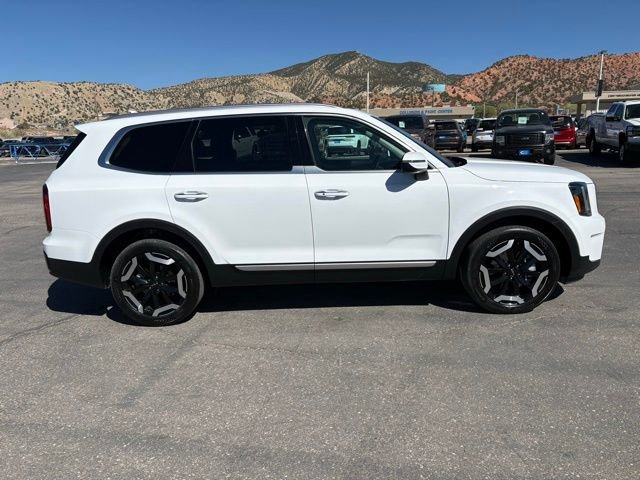 Used 2025 Kia Telluride S FWD image 3
