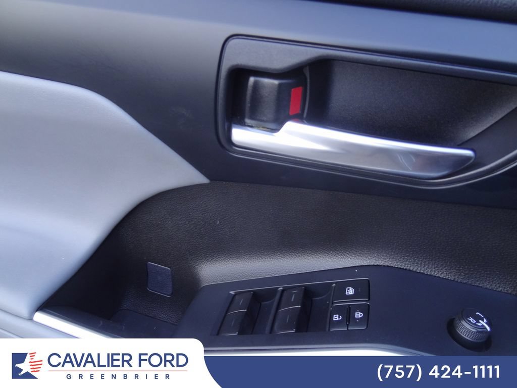 Used 2022 Toyota Highlander XLE AWD/4WD image 17