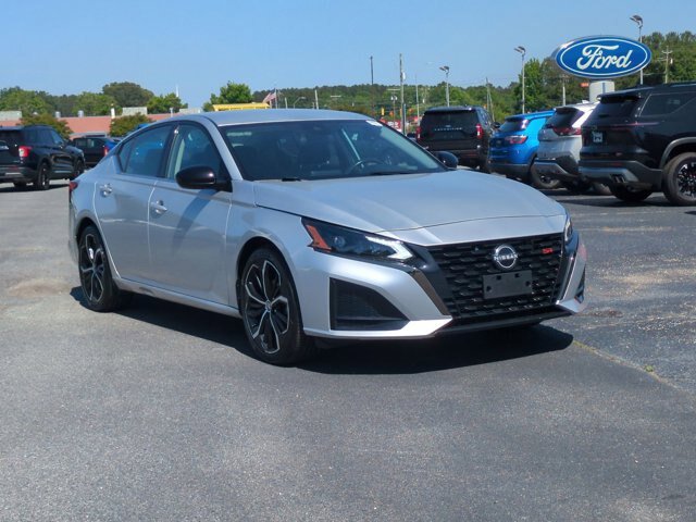 Used 2024 Nissan Altima 2.5 SR FWD image 1