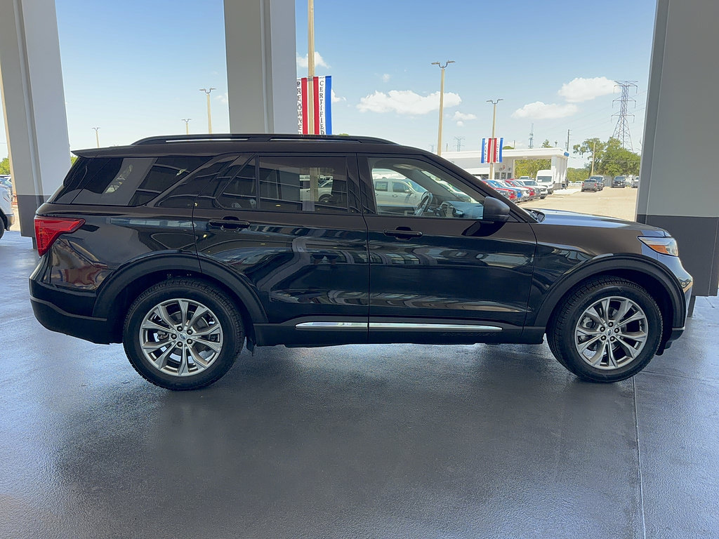 Certified 2022 Ford Explorer XLT w/ Equipment Group 202A RWD image 5
