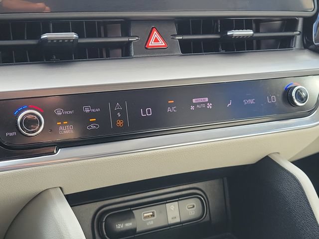 Used 2025 Kia Sportage EX FWD image 32