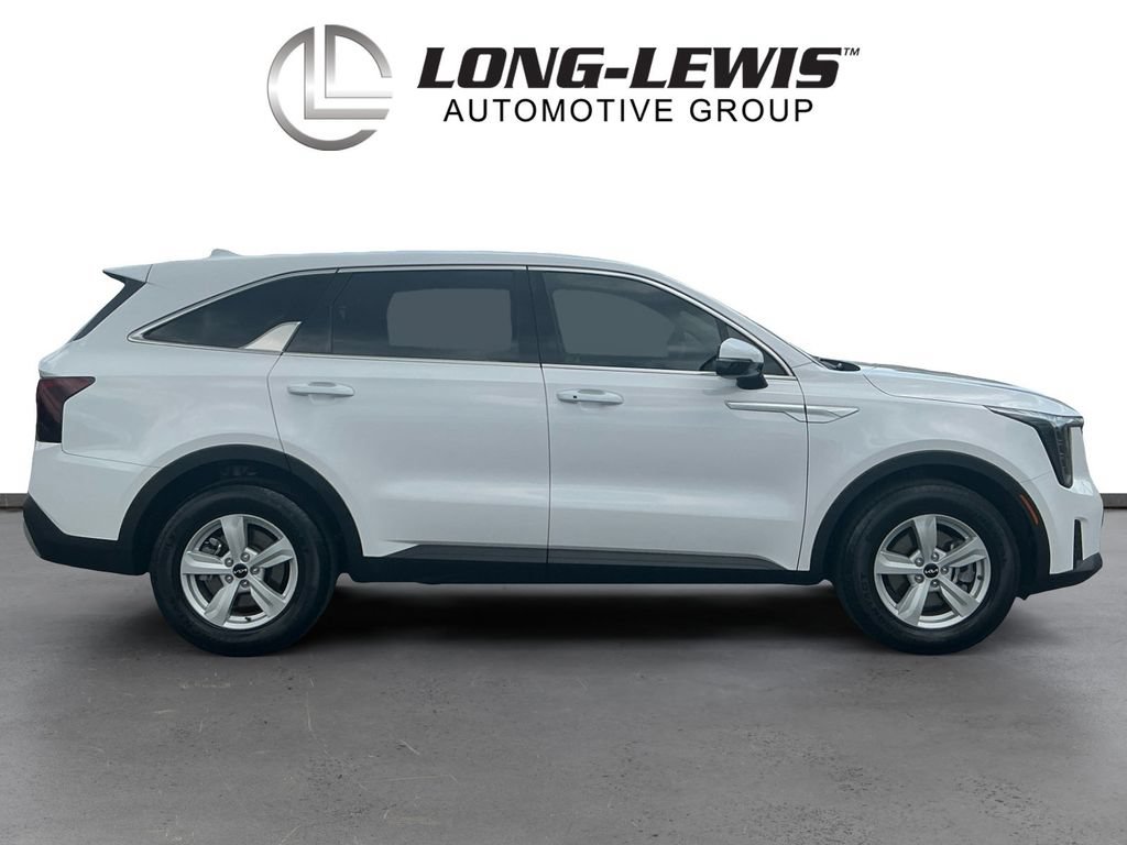Used 2025 Kia Sorento LX FWD image 8